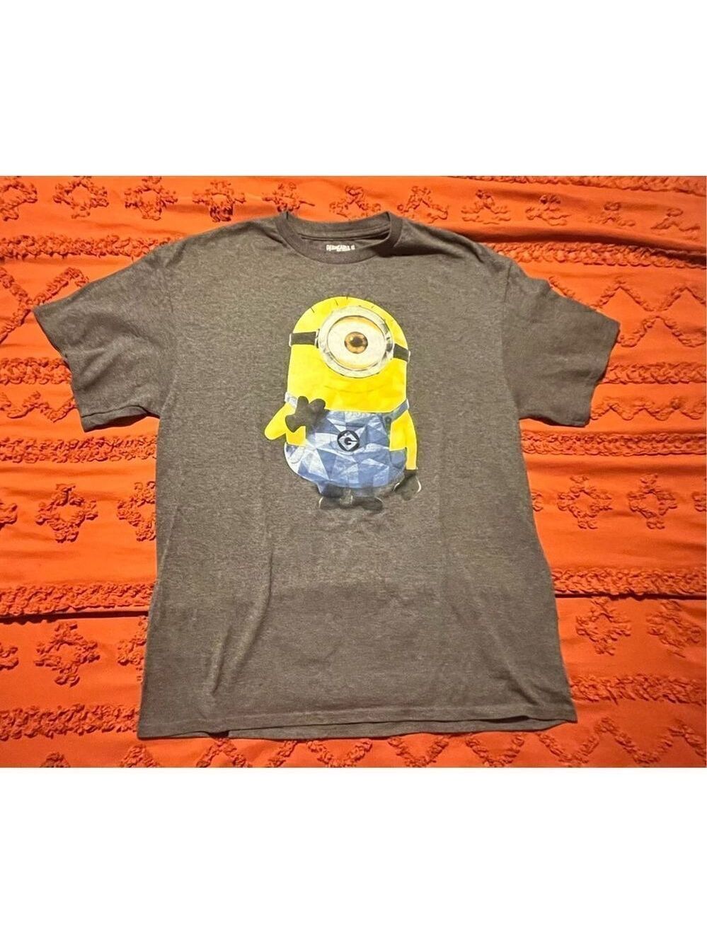 Minions!!! T-shirt gray sz large